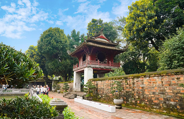 ​QUOC TU GIAM TEMPLE
