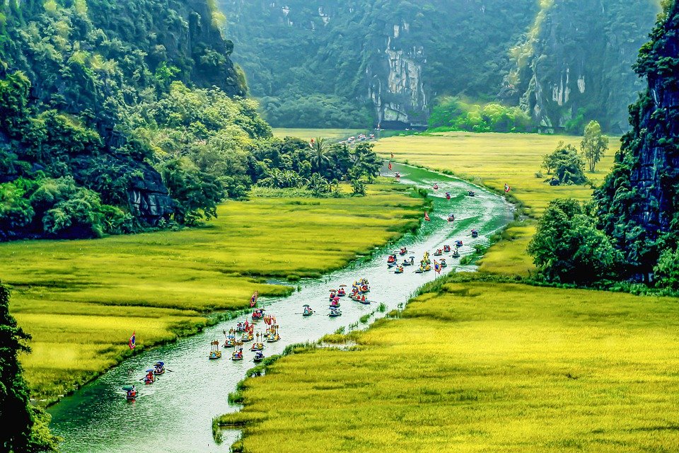 HOA LU - TAM COC - 1 DAY TRIP BY LOMOUSINE